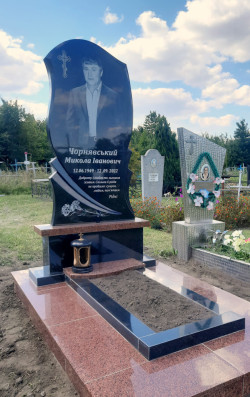 Гранітний пам'ятник для Чорнявського М.І.