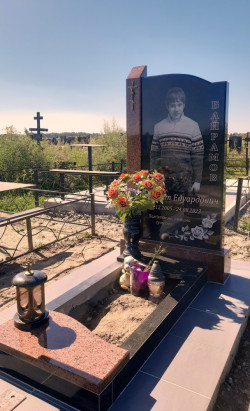 Гранітний пам'ятник для Байрамова