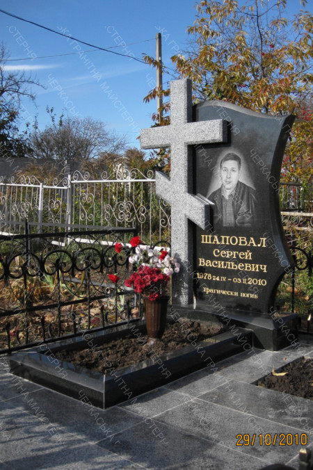 Гранітний пам'ятник для Шаповал С.В.