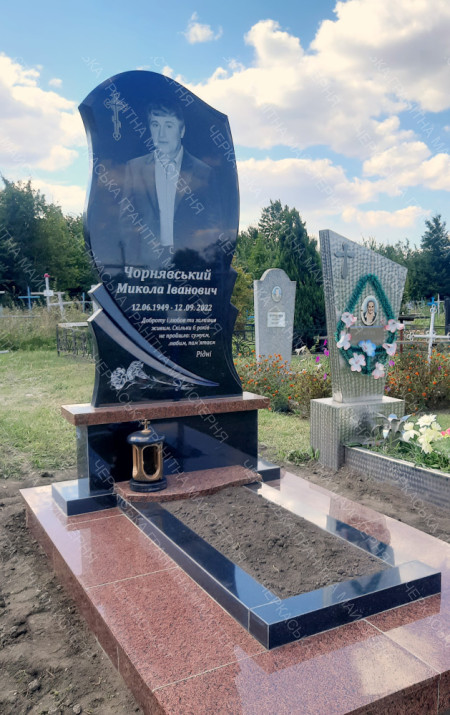 Гранітний пам'ятник для Чорнявського М.І.
