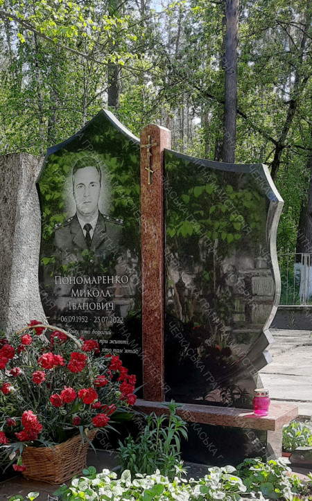 Гранітний пам'ятник для Пономаренко