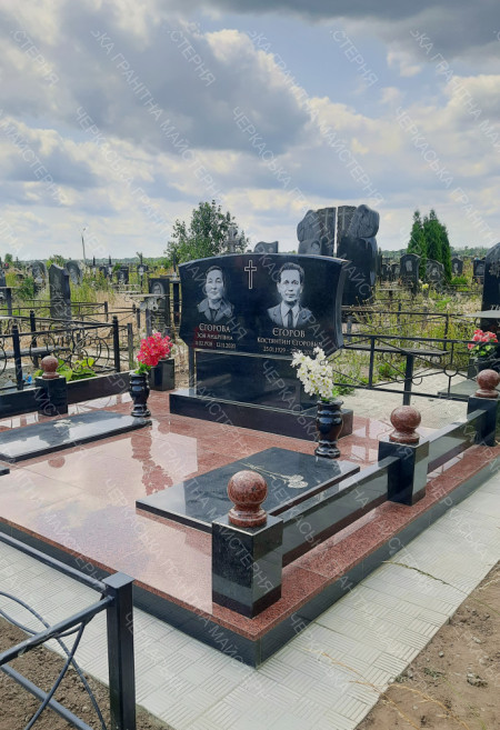 Гранітний пам'ятник для Єгорових