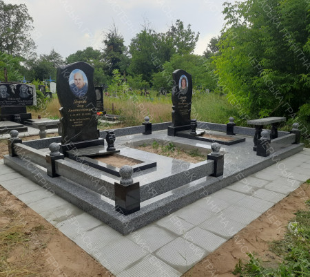 Гранітний пам'ятник для Дорош